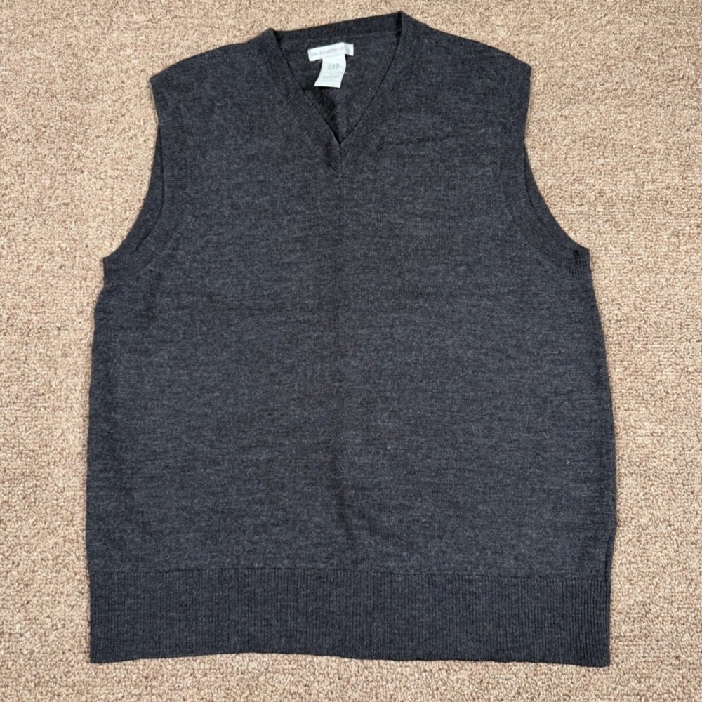 GAP Mens V Neck 100% Italian Merino Wool Sweater Vest Dark Gray XS‎